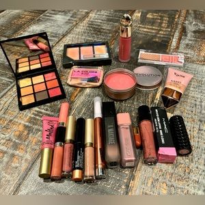 Makeup set highlighter, bronzer, blush, eyeshadow, 11 lipgloss- unused/swatched